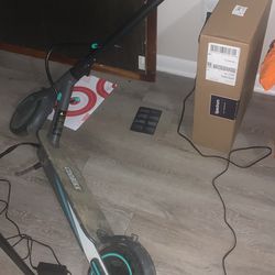 escooter 22mph 15.3 mile radius. 3 mode