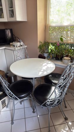 Table w four chairs.