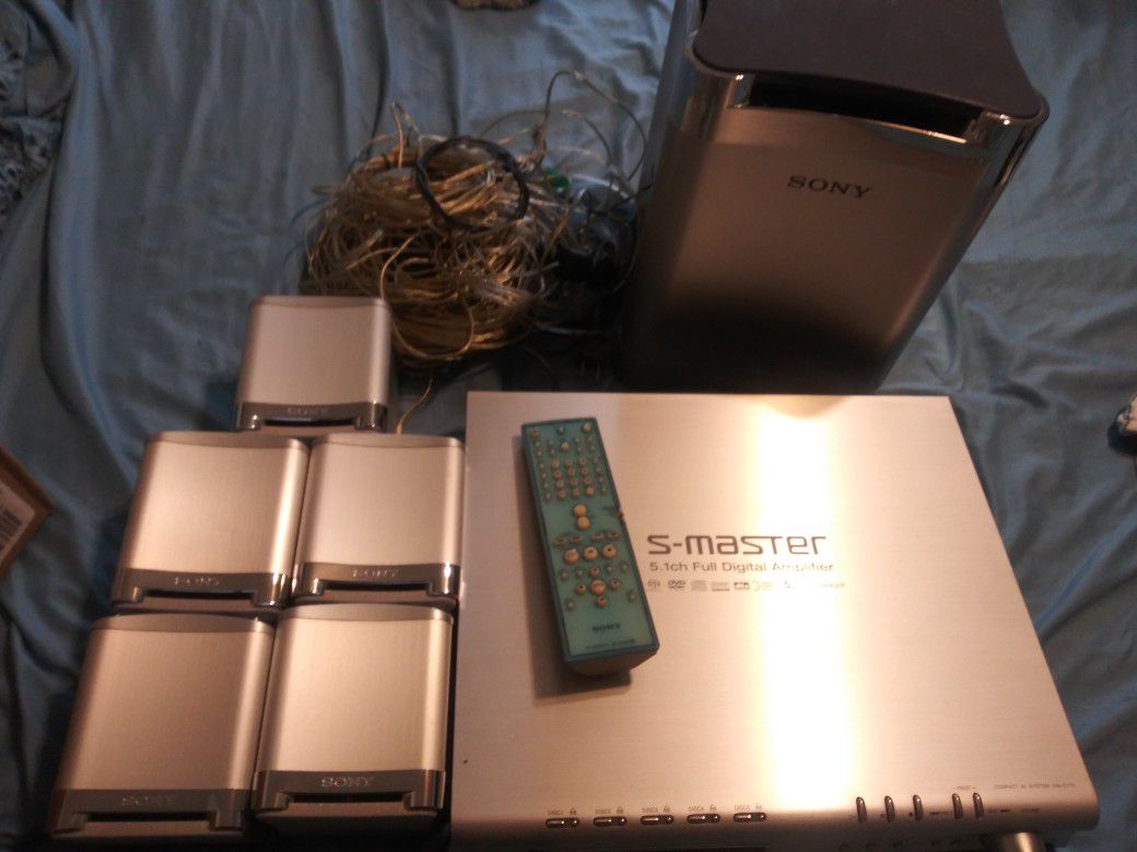 Sony S-Master Digital Amplifier Compact AV System. #DAV-C770
