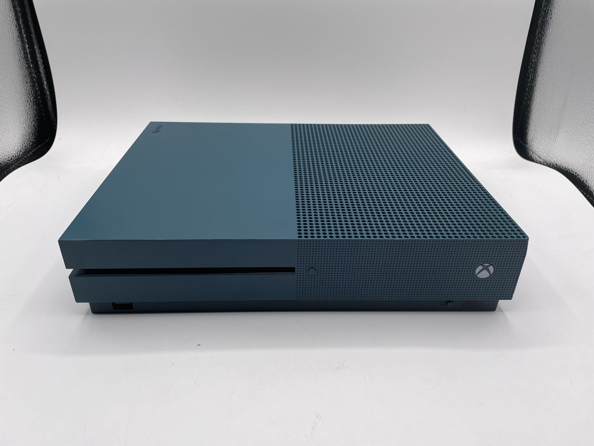 Microsoft Xbox One S 500GB Console Deep Blue Special Edition for Sale in  San Antonio, TX - OfferUp