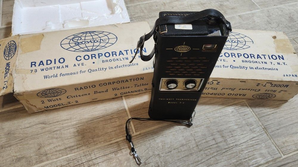 Vtg 2 Watt Citizens Band Walkie-Talkies, Model T-2, with 2 channels.