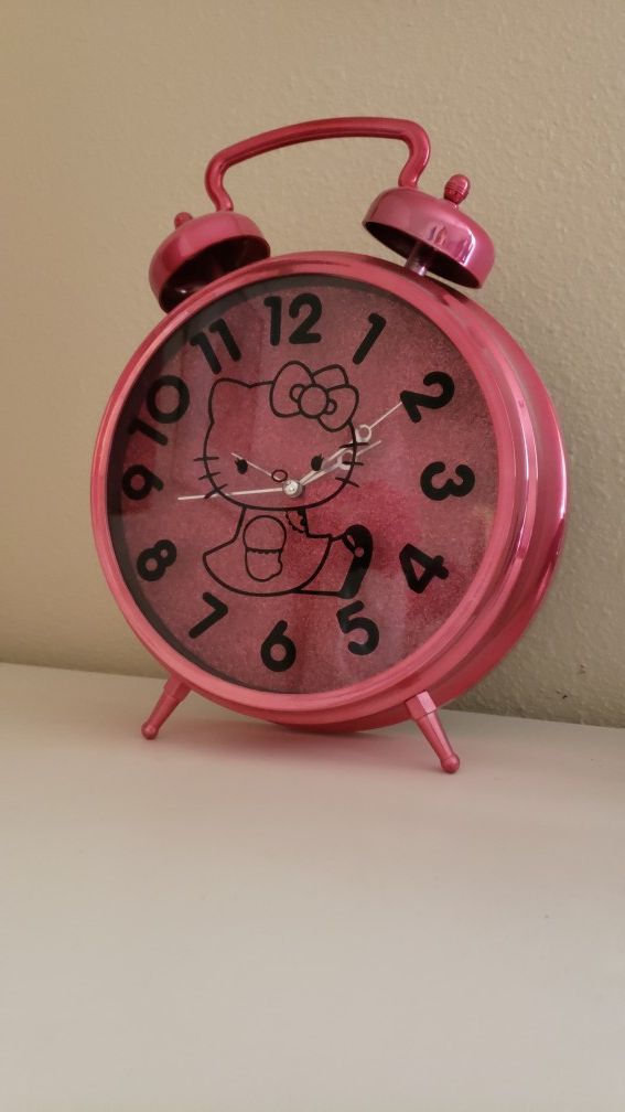 Hello Kitty Clock