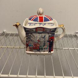 Brand New London Tea Pot Scenery 