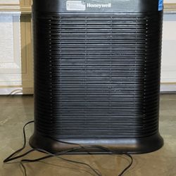 4 Honeywell Hepa HPA300 Air Purifiers