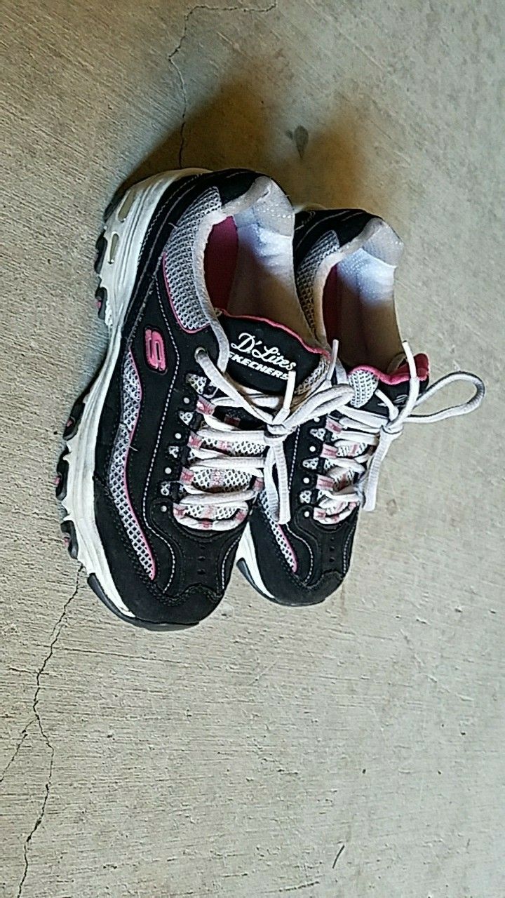 Skechers shoe size 6 like new