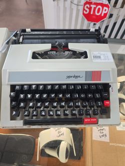 Super deluxe typewriter in case