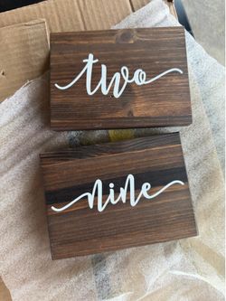 Wood table numbers 1to 8 plus 1 gift /cards sign