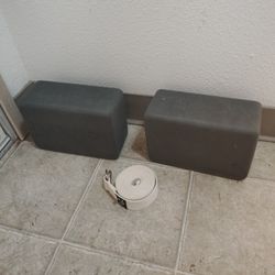 2 Yoga Blocks And Strap 