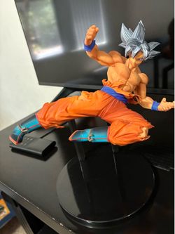 Dragon Ball Z Goku Ultra Instinct Figure
