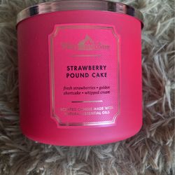 Strawberry Pound Cake Candle 