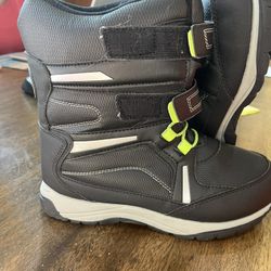 Totes Snow Boots. Size 5