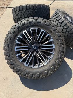 CHEVY WHEEL AND TIRES TOYO 35-12.50-20