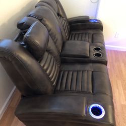 Luxury Style Leather loveseat  Power Recliners With adjustable headrest very Comfortable In Excellent Condition No Rips No Stains like New with usb  a