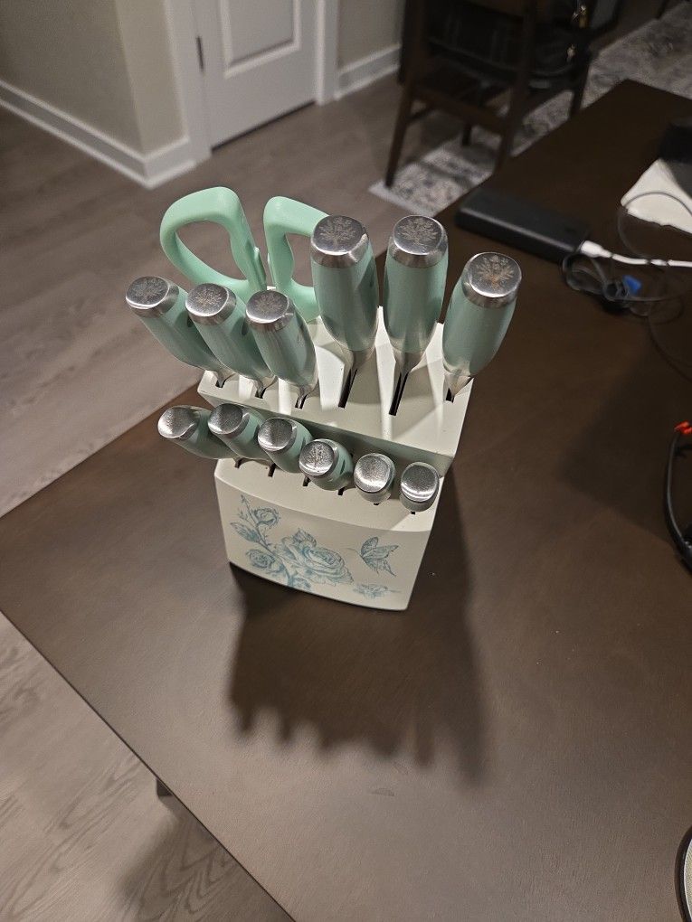 Pioneer Woman knife Set