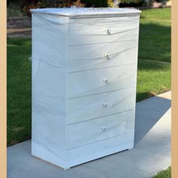 5 drawers dresser/ Five drawers dresser