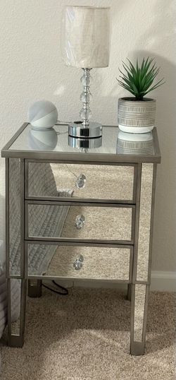 End Table/Nightstand