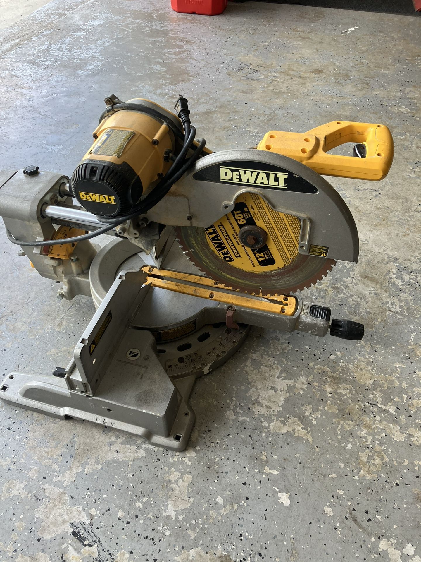 Dewalt 12inch Compound Miter Chop Saw