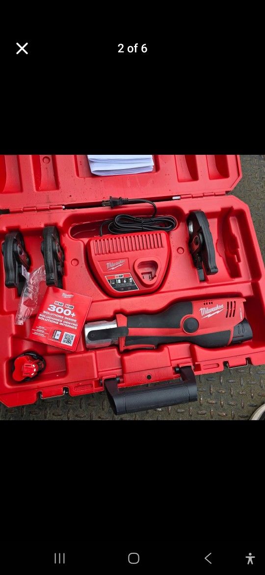Milwaukee M12 12-Volt Lithium-Ion Force Logic Cordless Press Tool Kit (3 Jaws Included) with Two 1.5