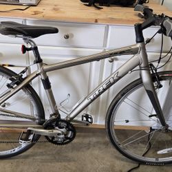 TREK BIKE 17.5"