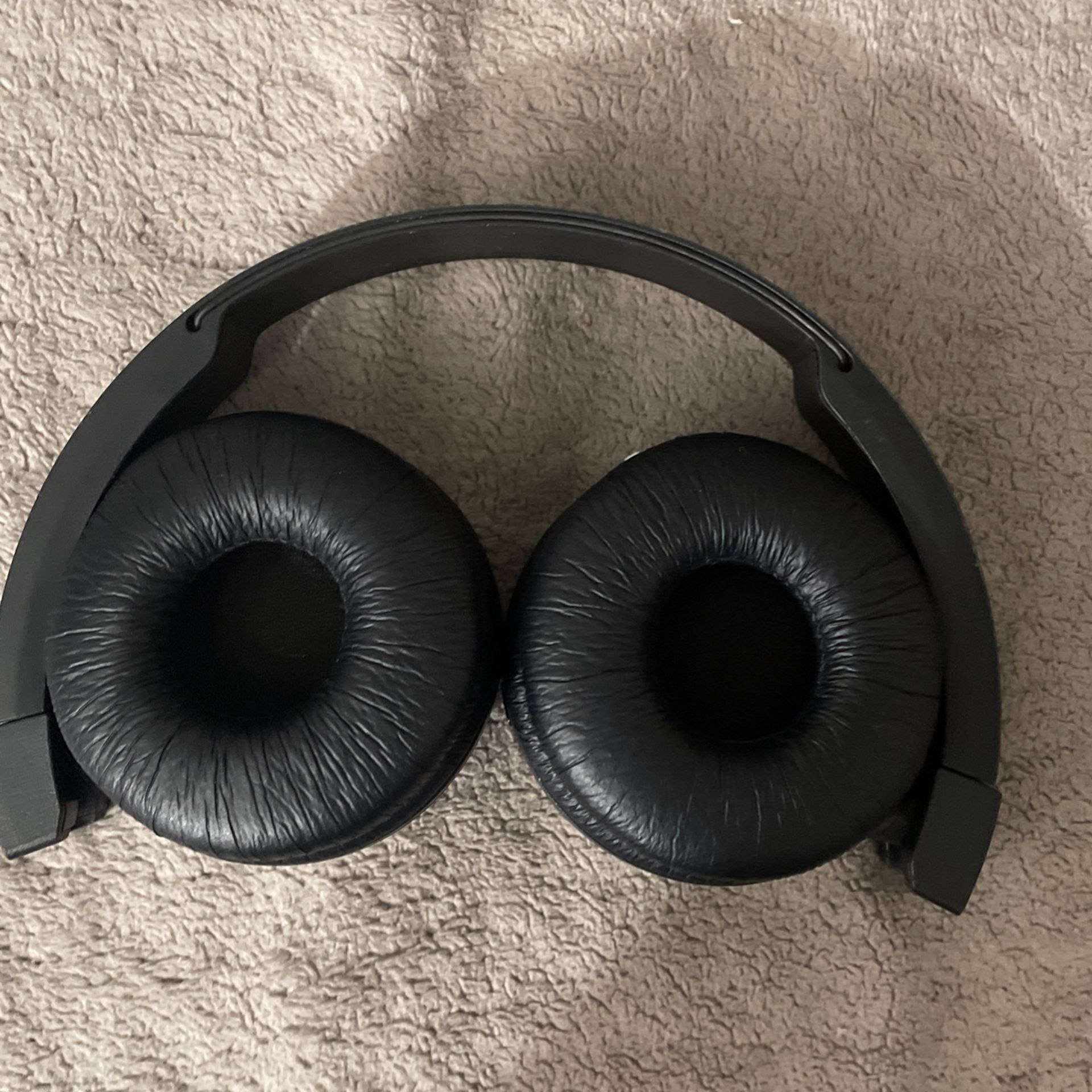 JBL T450BT Wireless On-Ear Headphones with Built-in Remote and Microphone (Black)