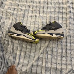 Used Boys Nike Sneakers