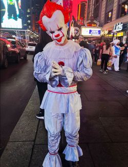 IT Pennywise the Dancing Clown Halloween Costume ā Complete Outfit šš