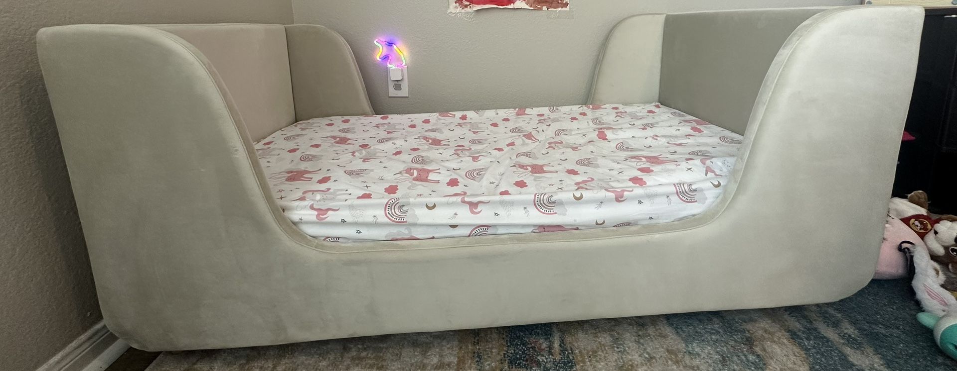 Toddler bed with Mattress