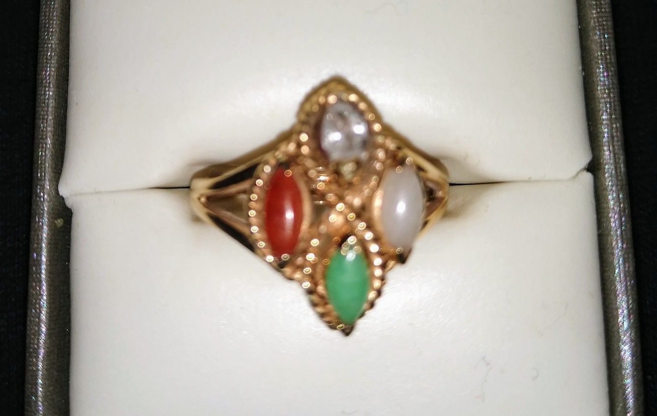 Ring size 7 10k Gold Jade