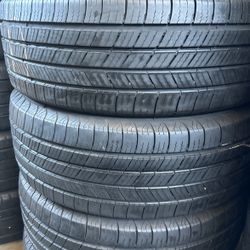 Set Of Tires (4) 215-60-16 Michelin