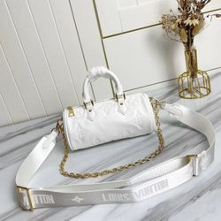 The handbag is crafted with soft padded cowhide to create a sophisticated design, and embroidered with a classic pattern. It cleverly uses a detachabl