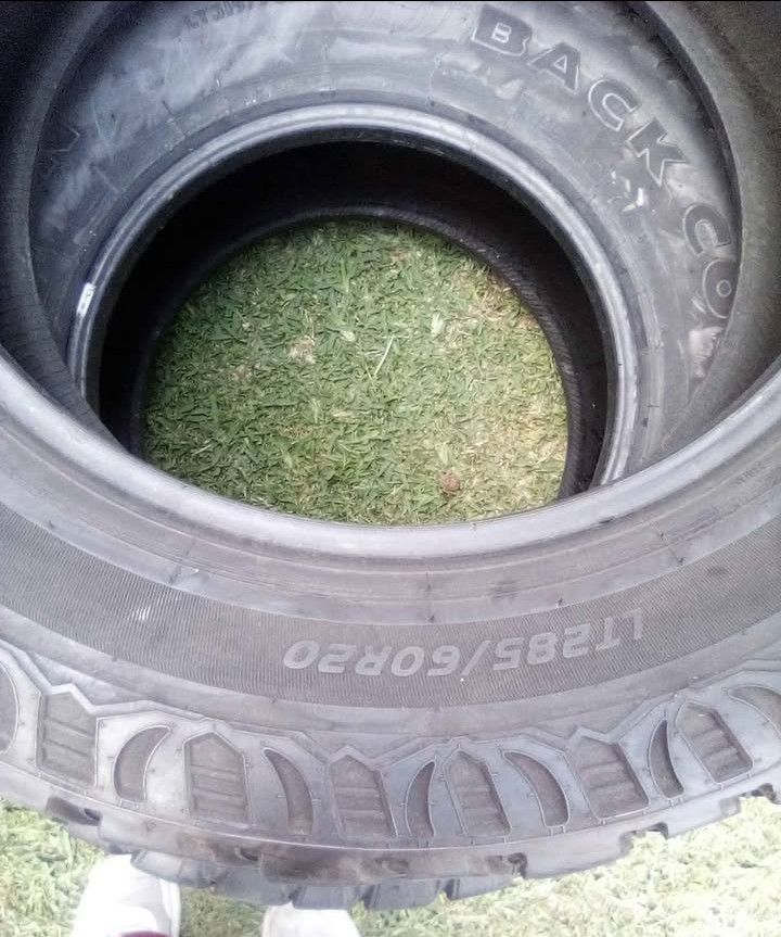 Hercules Trek Tires