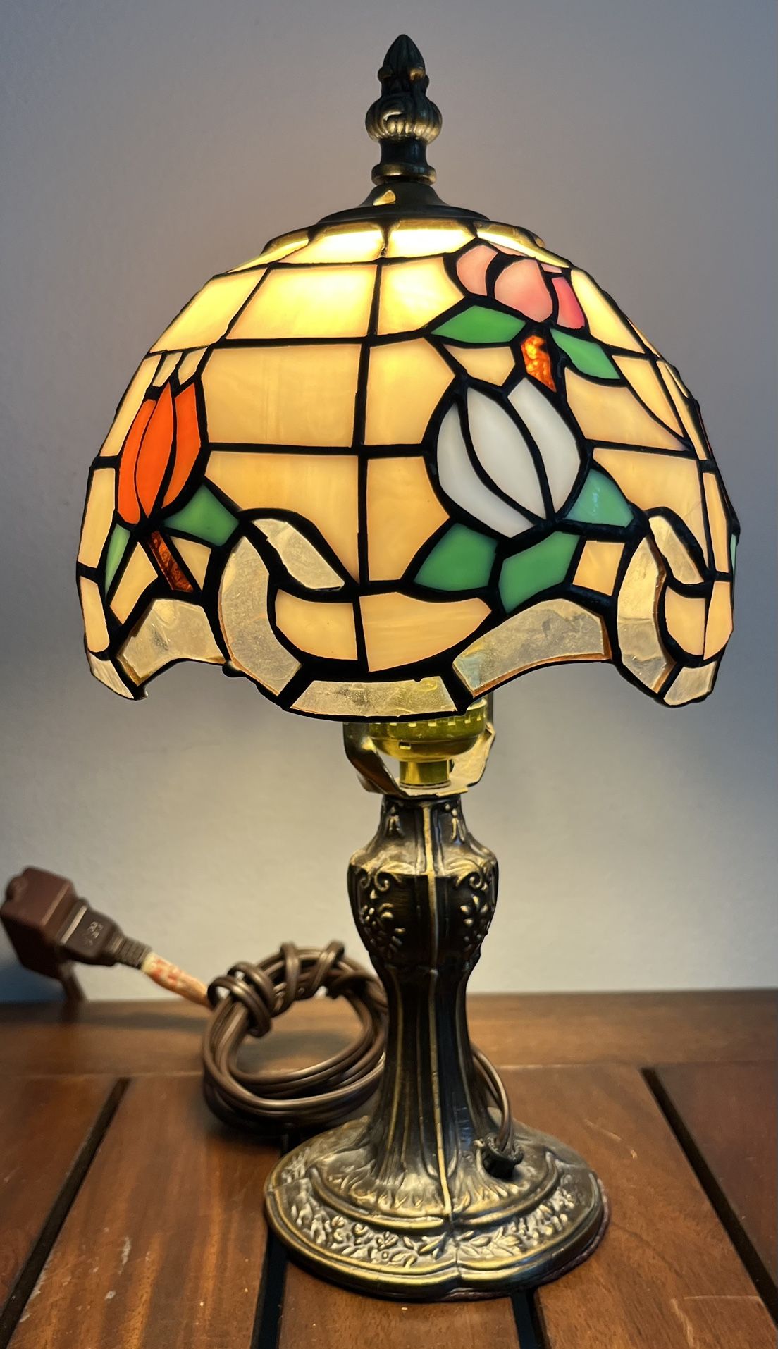 Vintage Beautiful Tiffany Style Lamp Flower Base American DeRosa Desk - New -