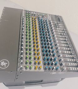 Mackie 16 channel mixer - Consola