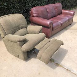 Beautiful 7ft Leather Sofa and Large Recliner