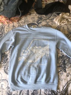 Light blue, yoke lore sweatshirt s-m