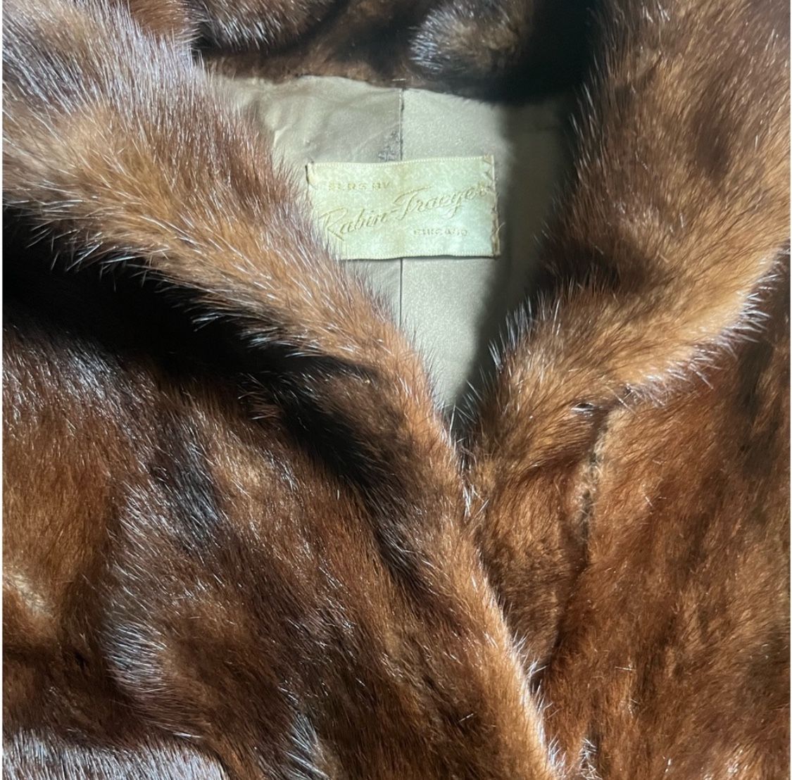 Fur coats & vintage clothes 