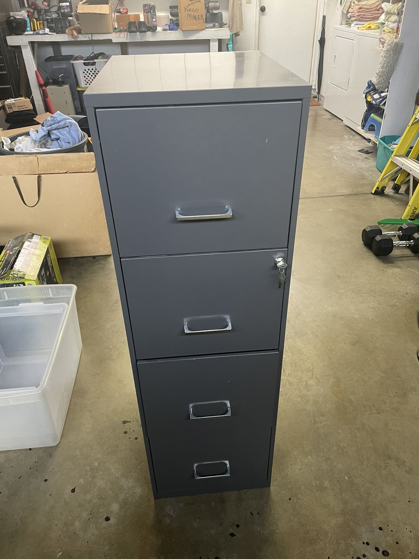 Staples filing cabinet with lock
