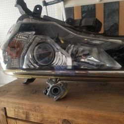 2014 Toyota 4Runner - Headlights - Driver and Passenger And Drivers Side

