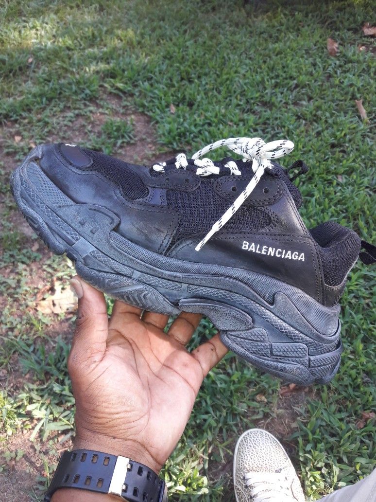** BALENCIAGA SNEAKERS** SIZE 42 (9)