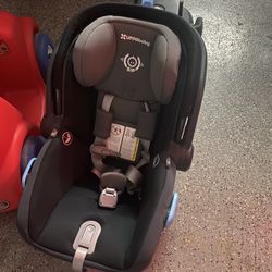 Uppa Baby Mesa Car Seat And Bases 