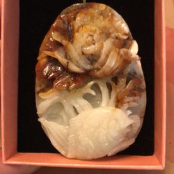 Organic jade carved peony flower pendant beaded necklace 19’