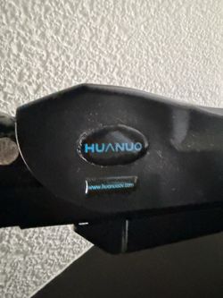 Single adjustable monitor arm