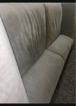 Mitchell GOLD & Bob Williams) Modern Contemporary Sofa (used) In Perfect Condition.