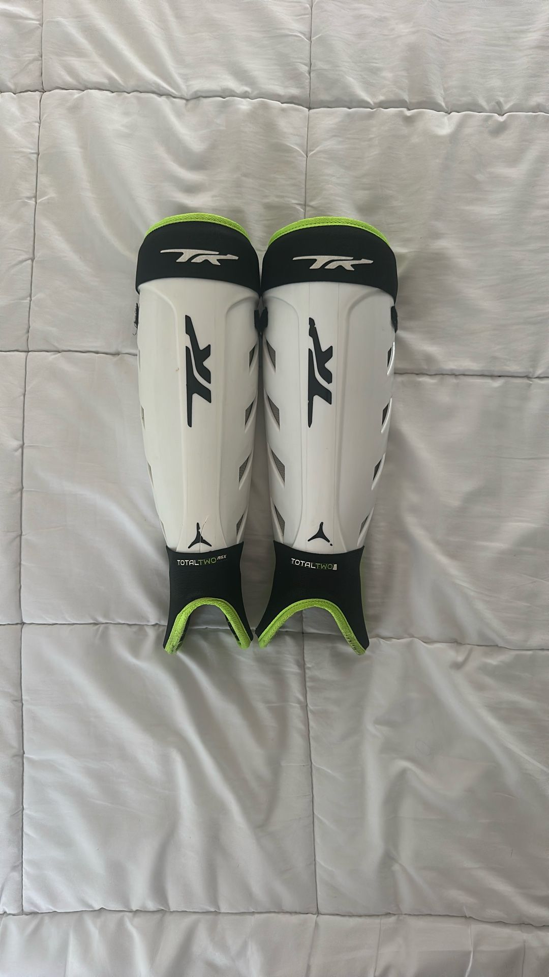 TK Field Hockey Shin Guards. Size Large.