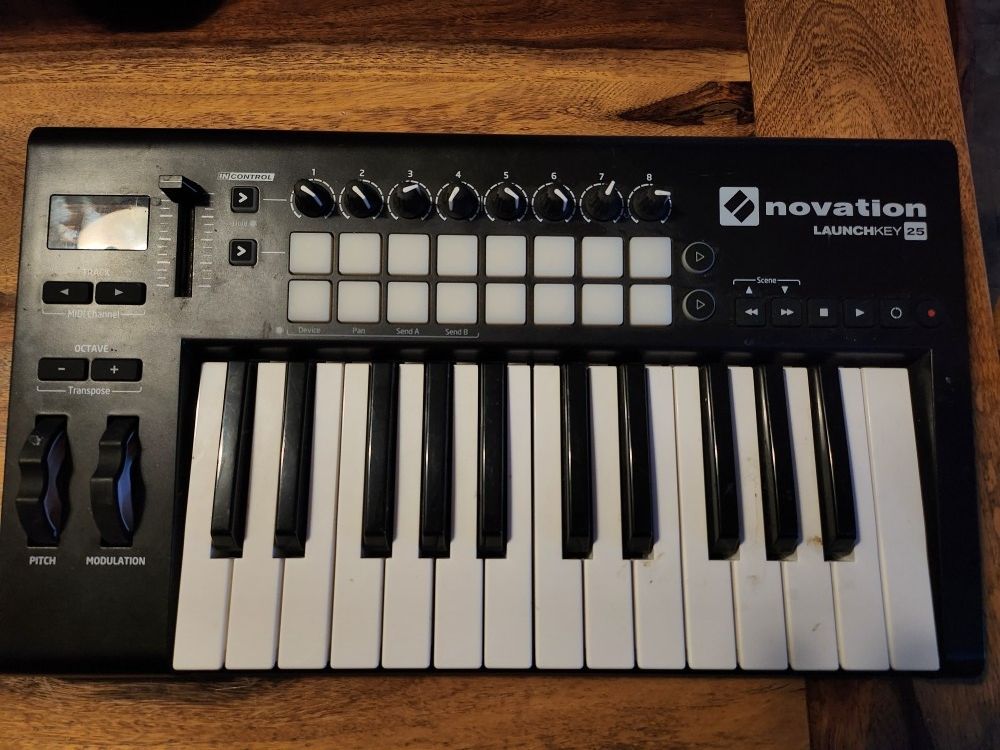 Novation Launch key 25