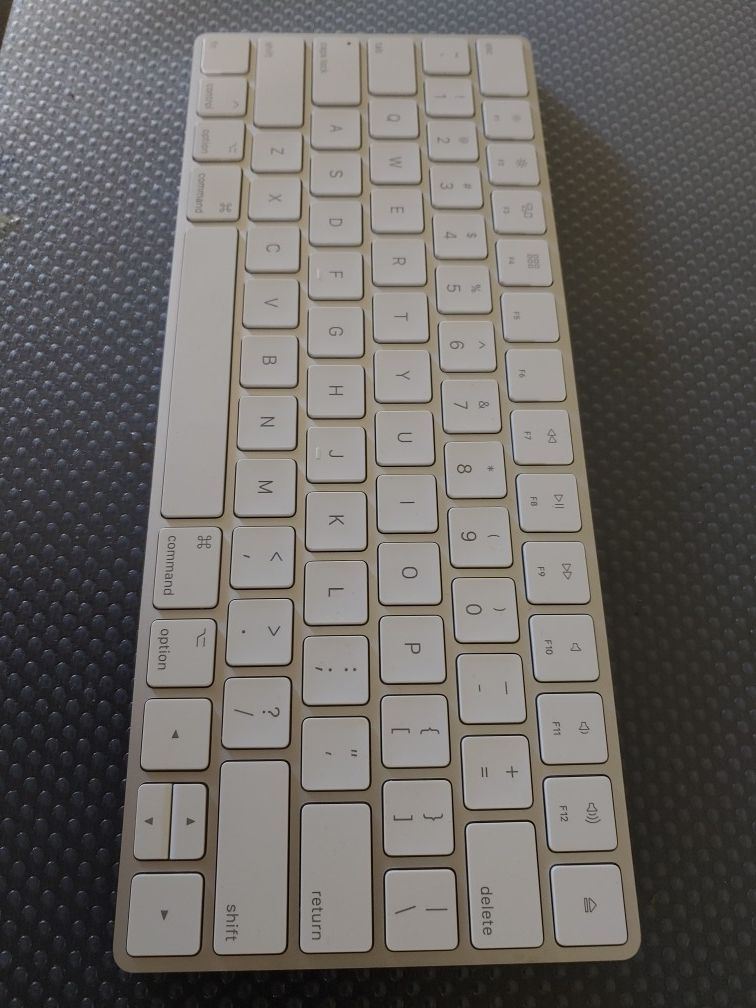 Apple wireless keyboard Model A1644