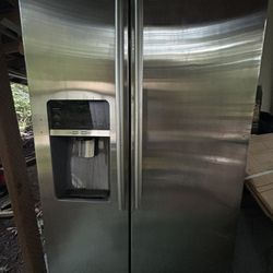 29.6 cu. ft. Side by Side Refrigerator