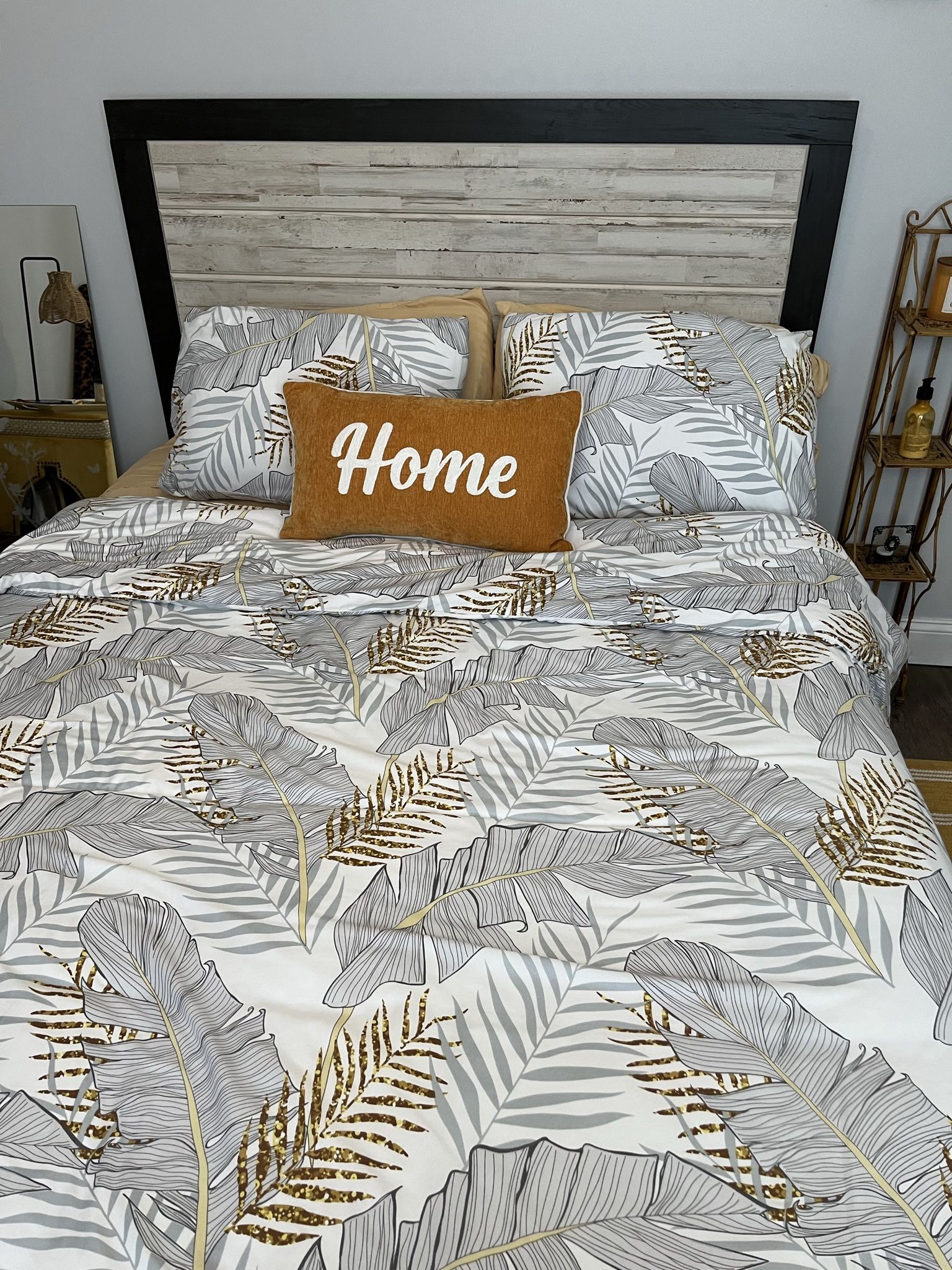 Queen Bed With Rustic Style Headboard