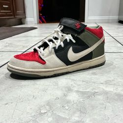 NIKE DUNKS SB