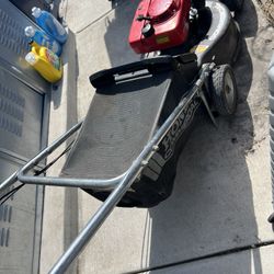 215 Honda lawn Mower 